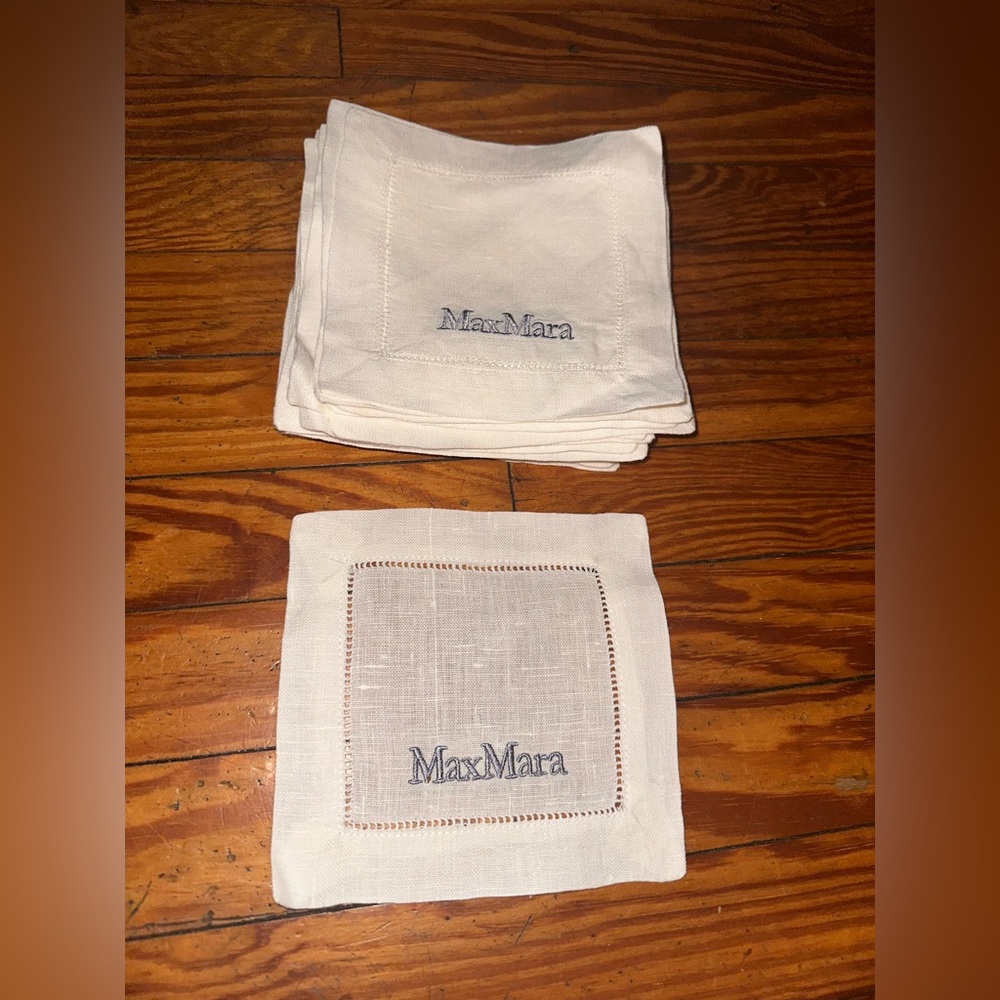 🆕 Max Mara Linen napkins set of 21 pcs